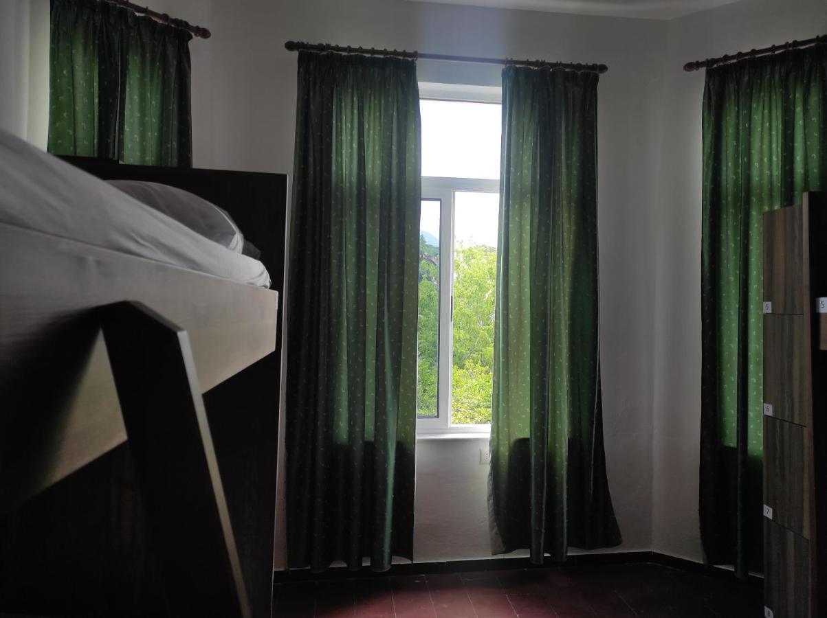 Oda Hostel Тирана Экстерьер фото