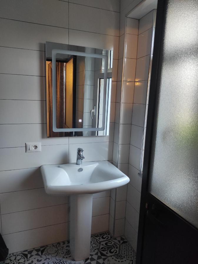 Oda Hostel Тирана Экстерьер фото