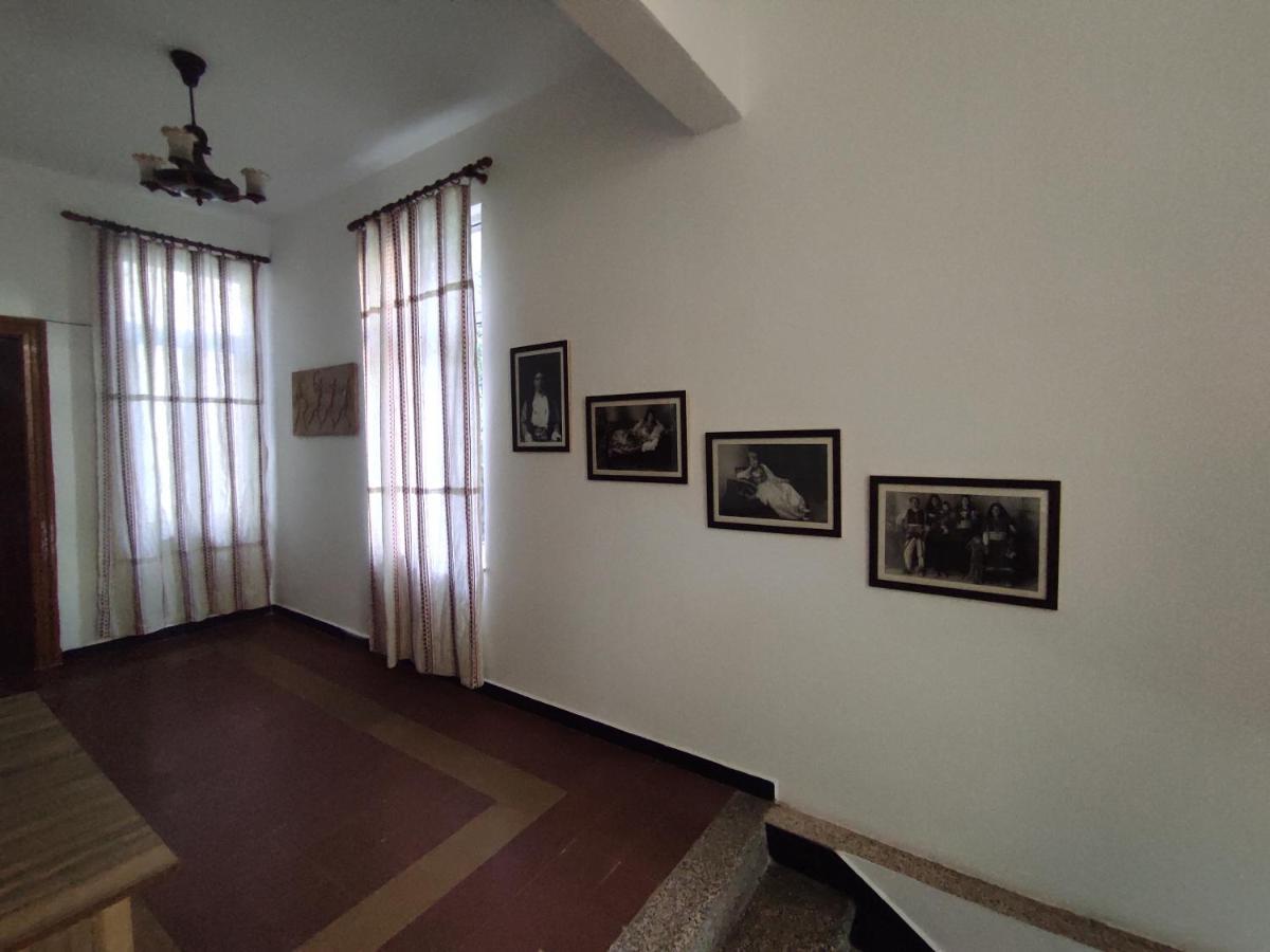 Oda Hostel Тирана Экстерьер фото