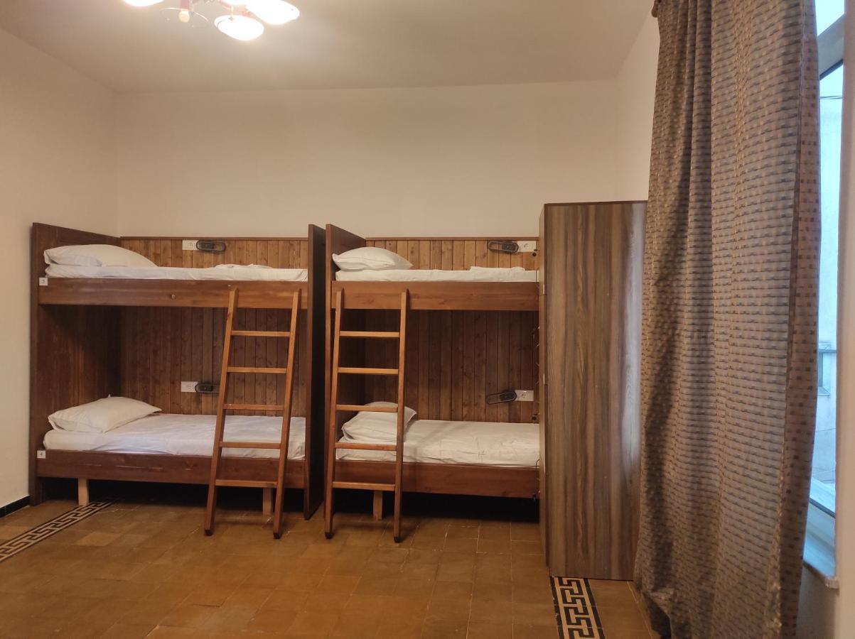 Oda Hostel Тирана Экстерьер фото
