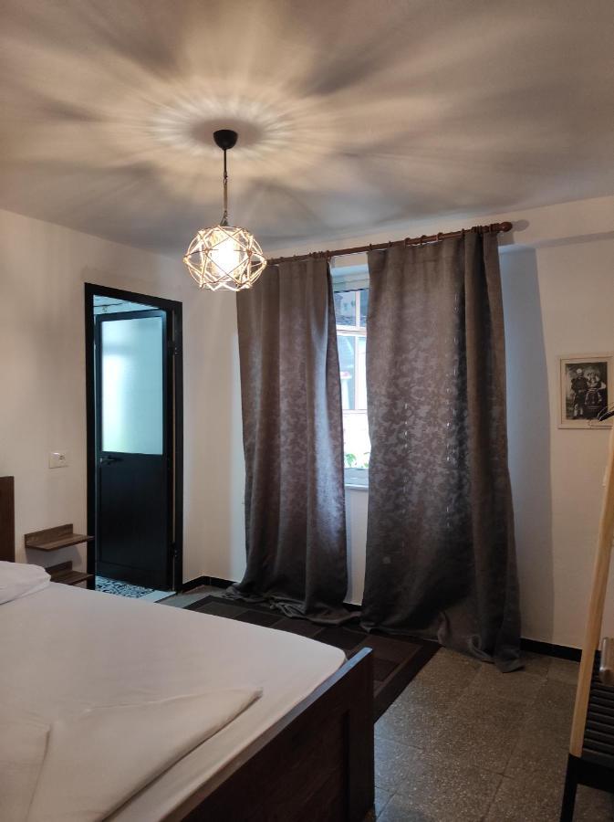 Oda Hostel Тирана Экстерьер фото
