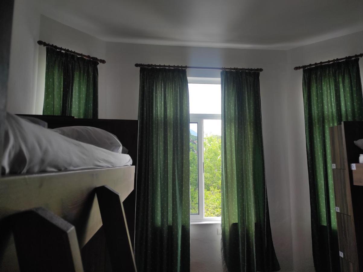 Oda Hostel Тирана Экстерьер фото
